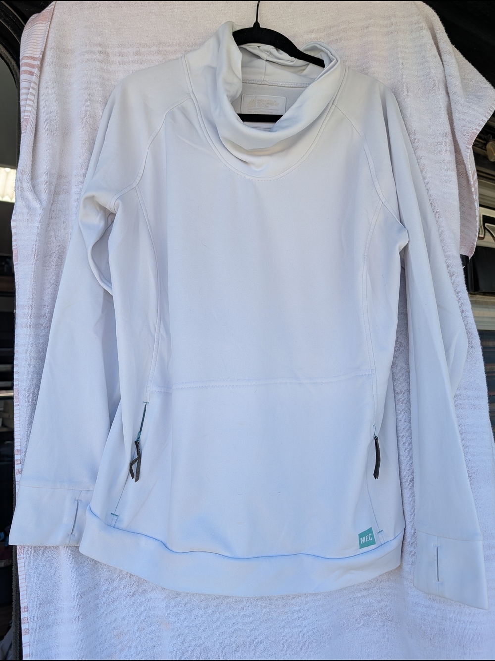 MEC Women's White Performance Funnel-Neck Pullover